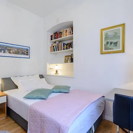 Bird Lamp Luxury Bacvice, Апартаменти