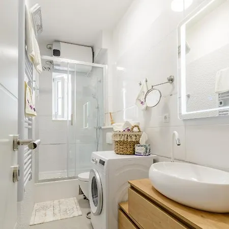 Апартаменти Bird Lamp Luxury Bacvice,