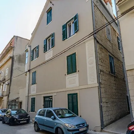 Bird Lamp Luxury Bacvice, Апартаменты *