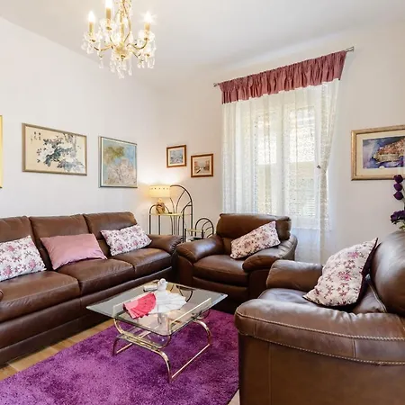 Appartement Bird Lamp Luxury Bačvice, Split