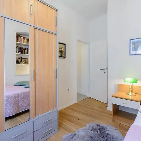 Apartman Bird Lamp Luxury Bacvice, Split