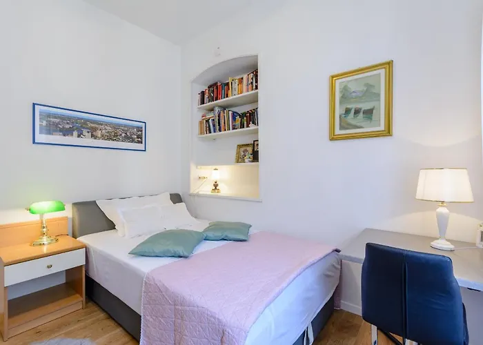 Bird Lamp Luxury Bacvice, 公寓