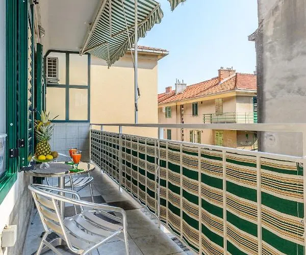 Bird Lamp Luxury Bacvice, 公寓