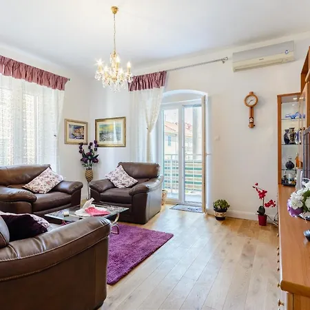 Bird Lamp Luxury Bacvice, דירה *